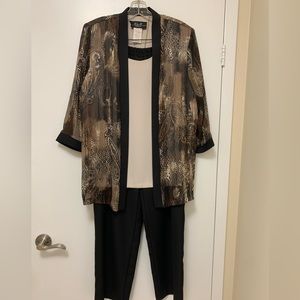 Beautiful two piece pant suit. Size 14